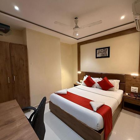 Palm Breeze Hotel - Colaba Mumbai Exterior photo